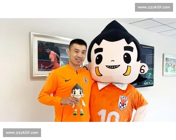 老将郑铮坚守赛场展现不老精神引领球队续写绿茵传奇